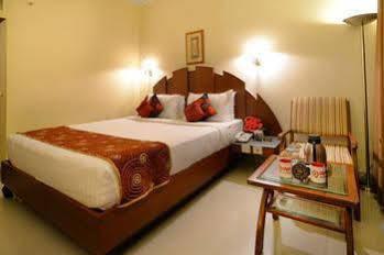 Hotel Oyo Premium Somajiguda 3*