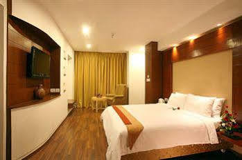 Hotel Fabexpress Tourist Plaza 3*