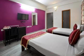 Hotel Oyo Whitefields 3*