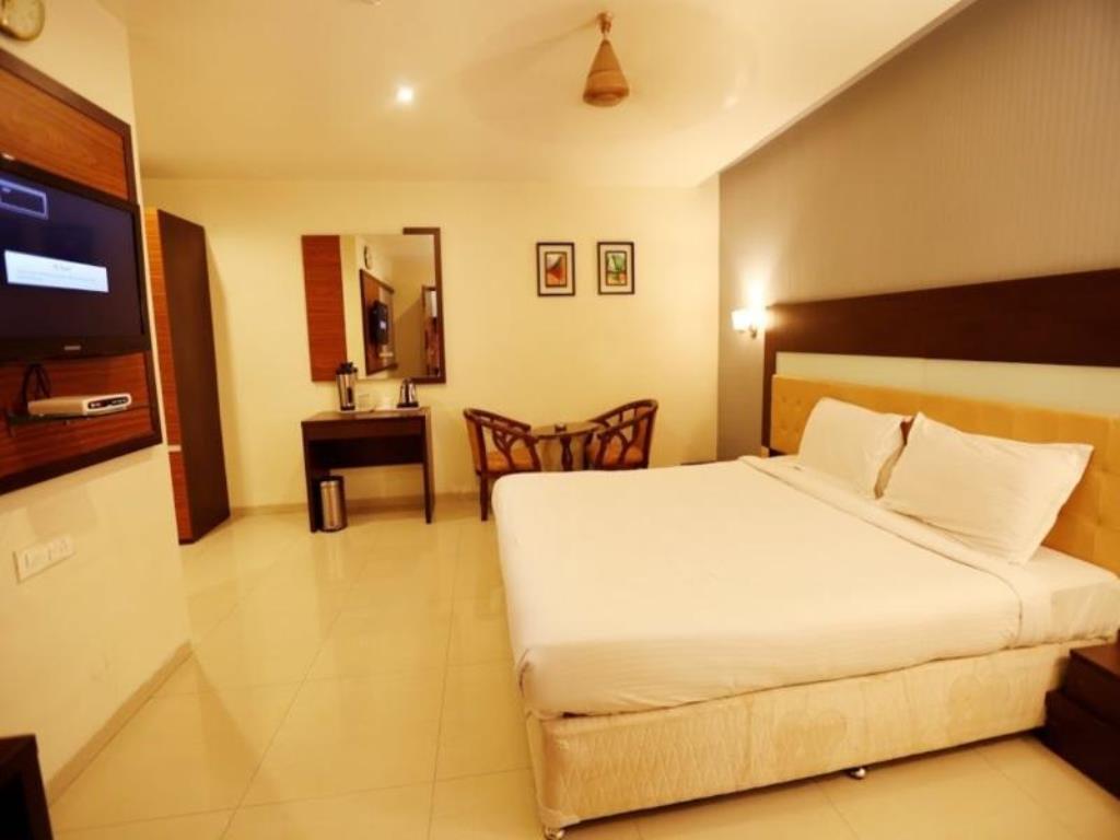 Hollyhock Hotel 3*