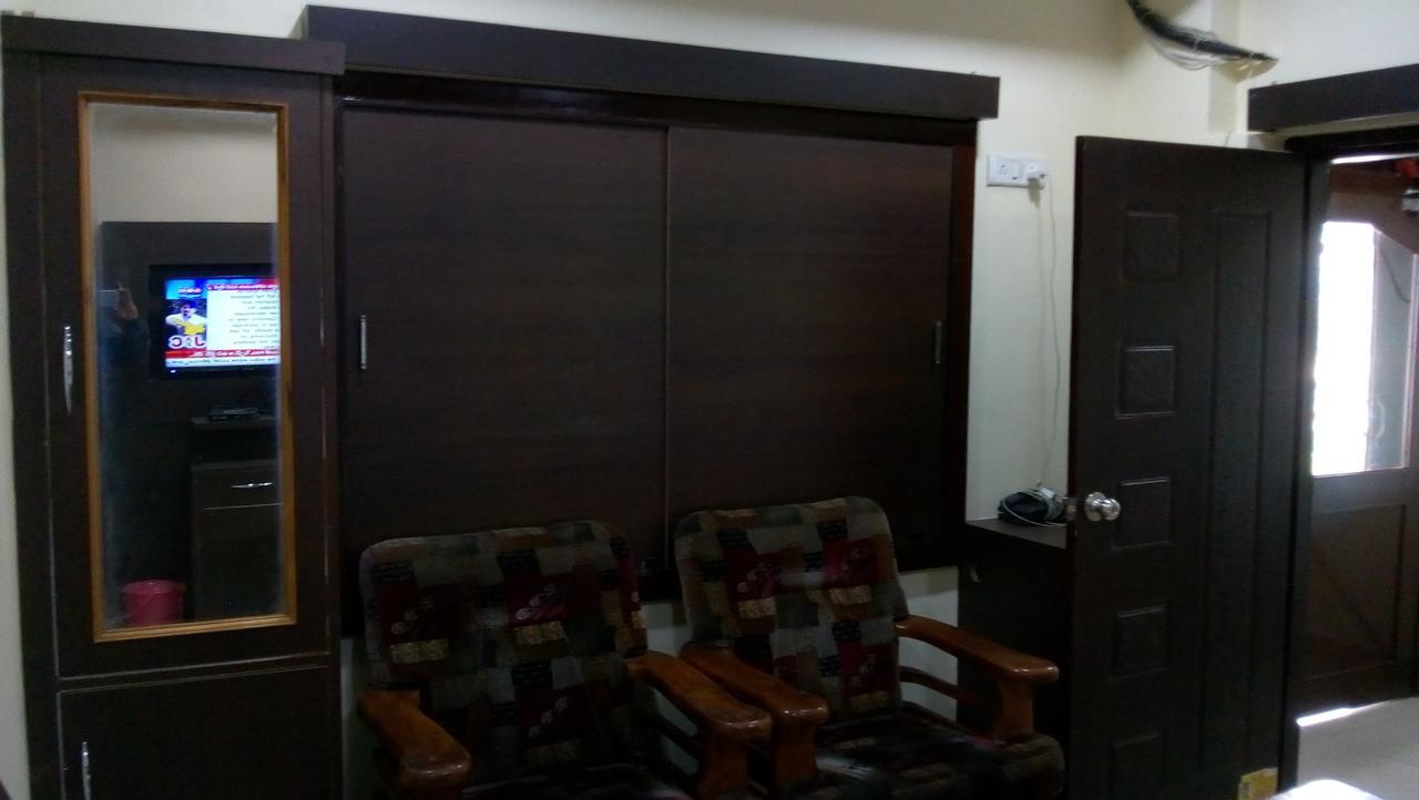 Divya Hotel *
