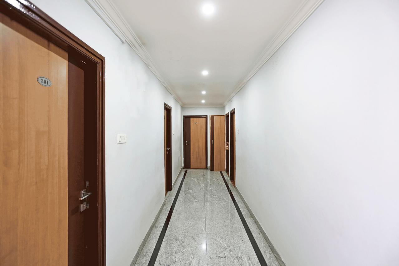 Oyo 7552 Sky Grand Hotel