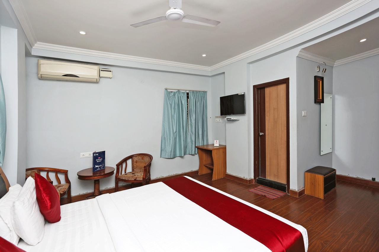 Oyo 7552 Sky Grand 3* Hyderabad
