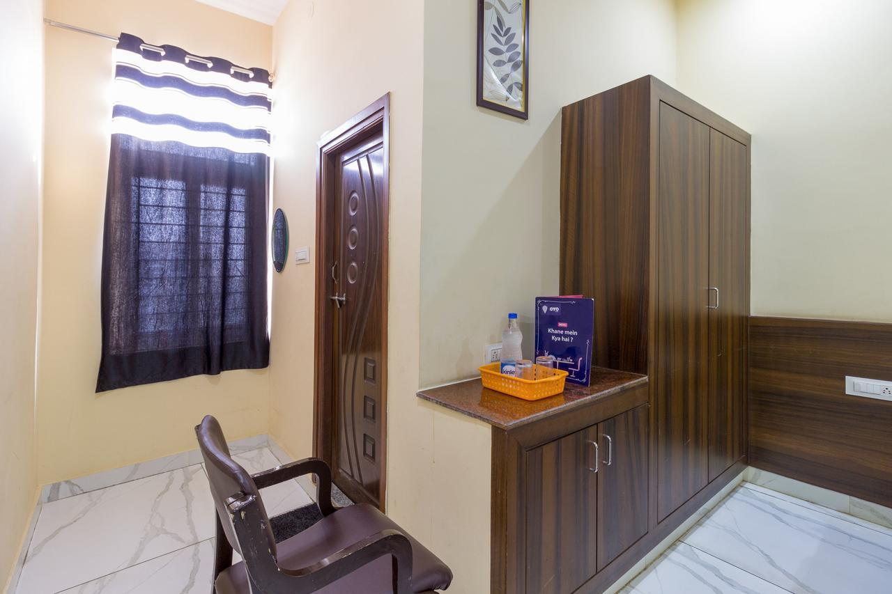 Oyo 7627 Royal Plaza 3* Hyderabad