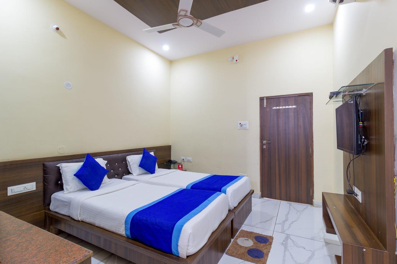 Hotel Oyo 7627 Royal Plaza 3*