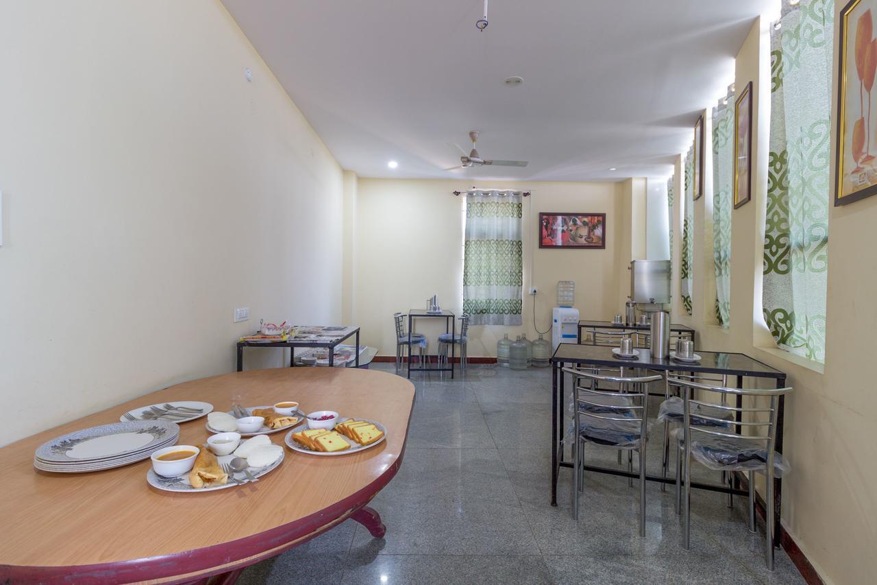Hotel Oyo 7627 Royal Plaza
