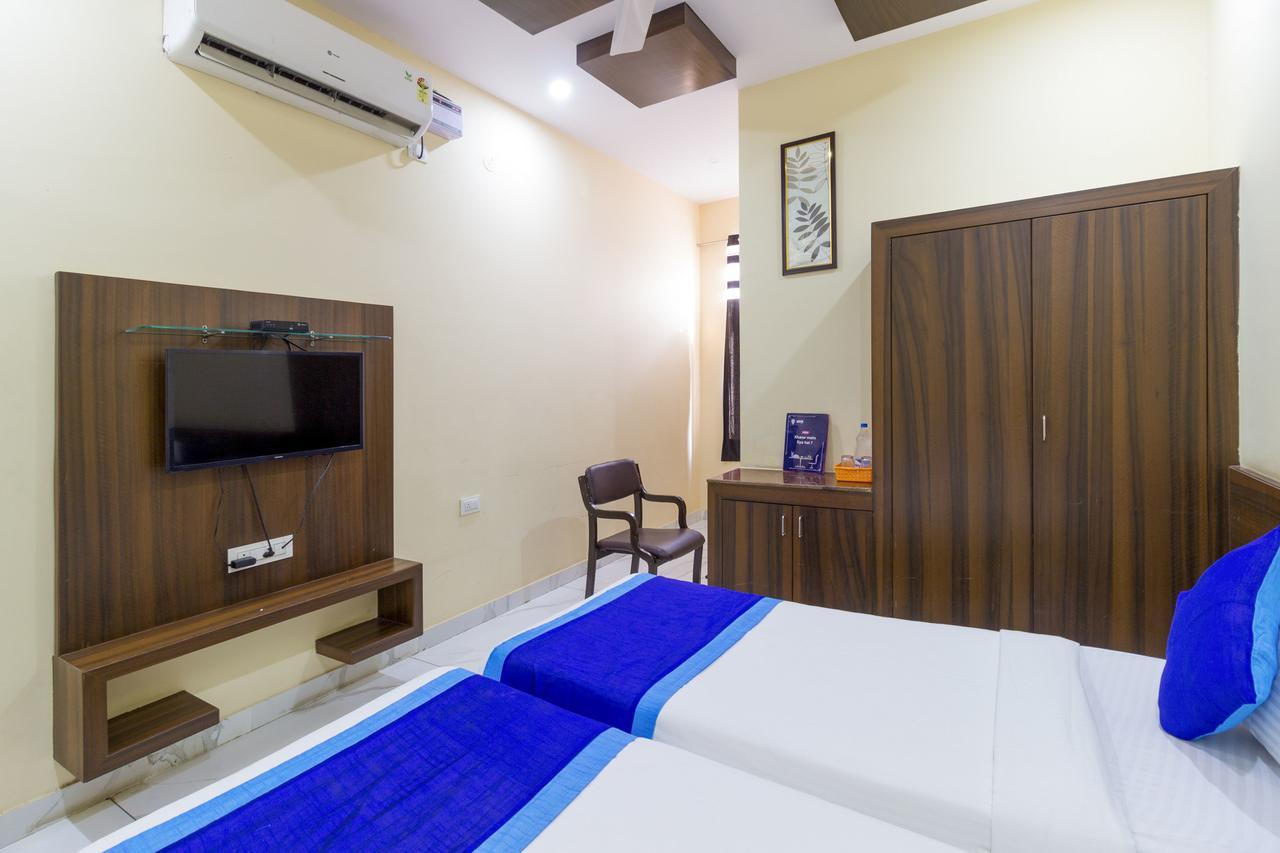 Hotel Oyo 7627 Royal Plaza Hyderabad