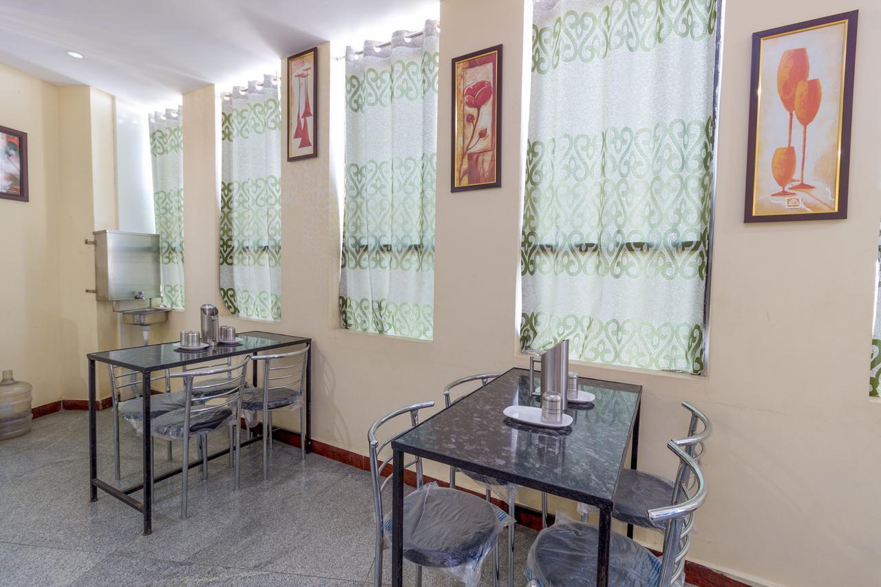 Hotel Oyo 7627 Royal Plaza Hyderabad