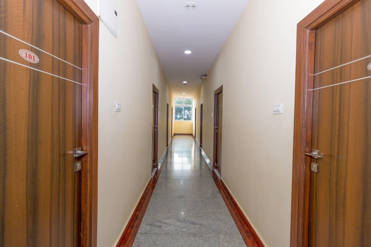 Oyo 7627 Royal Plaza Hotel