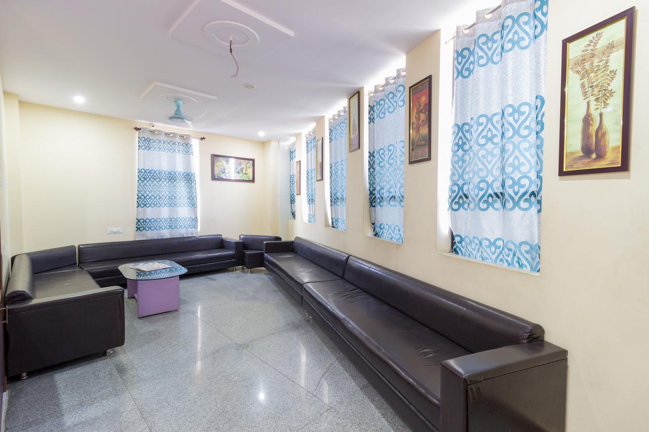 Oyo 7627 Royal Plaza Hotel
