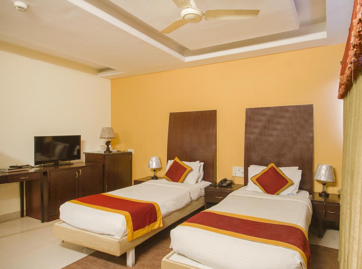 Hollyhock 3* Hyderabad