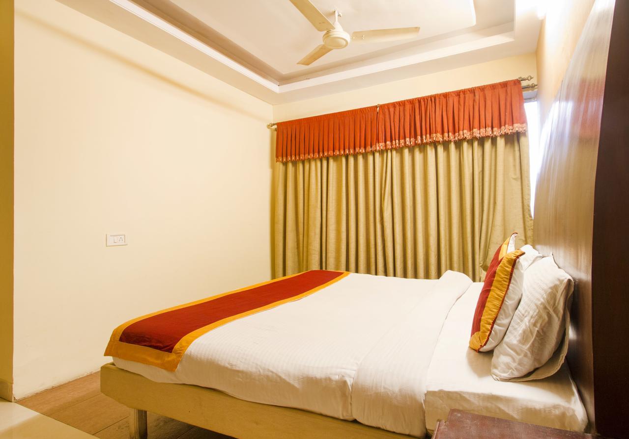 Hotel Hollyhock 3*