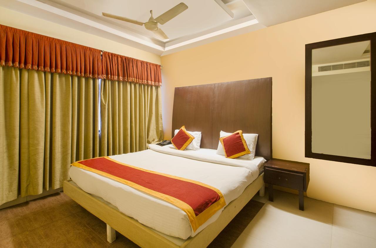 Hollyhock Hotel 3*