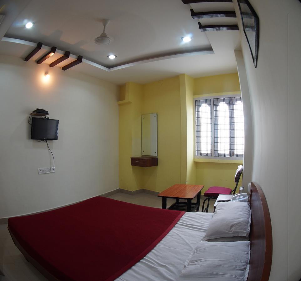 Oyo Flagship 74392 Mahesh Residency Hotel 4*