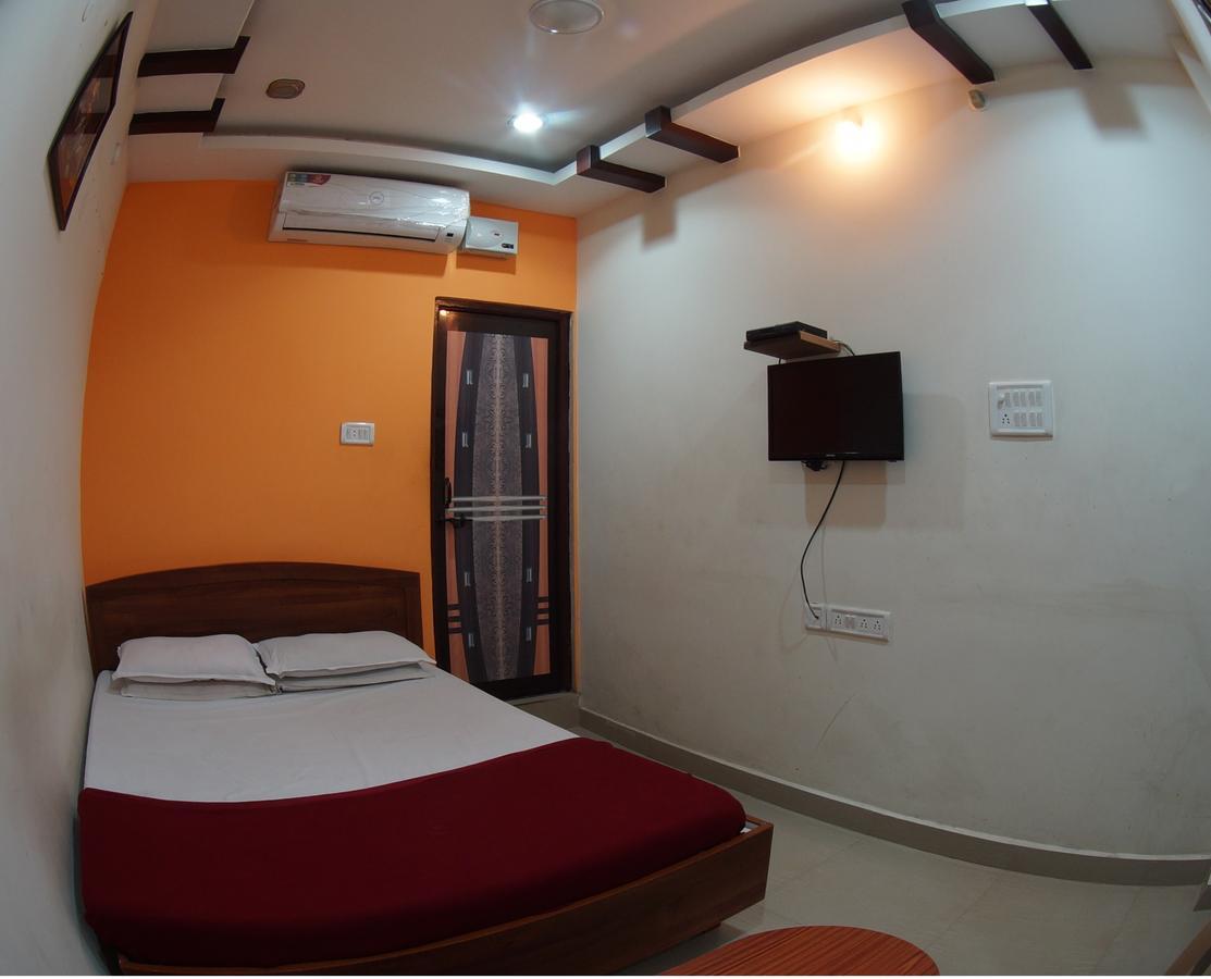 Oyo Flagship 74392 Mahesh Residency 4*