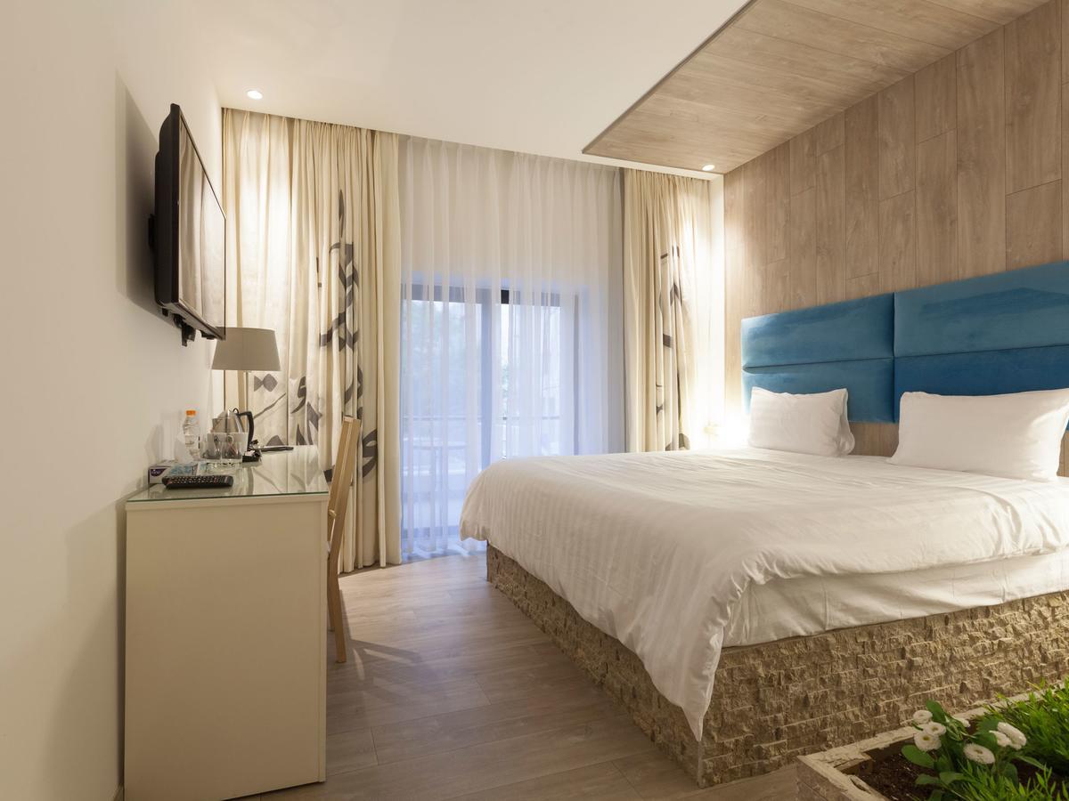 Hotel Oyo Flagship 74392 Mahesh Residency 4*