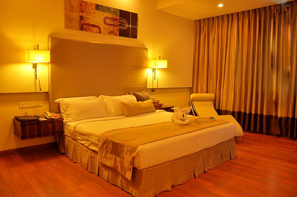 Manasarovar - The Fern 4*