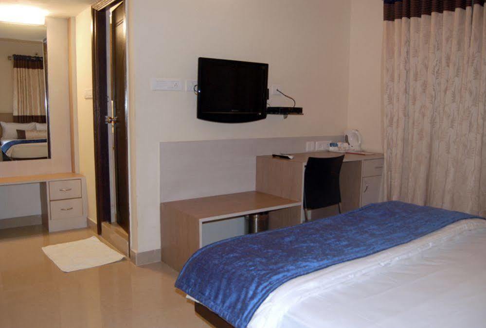 Oyo 6422 Luxor Park Apartment Hyderabad