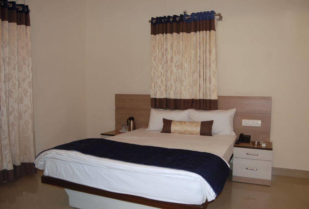 Oyo 6422 Luxor Park Hyderabad