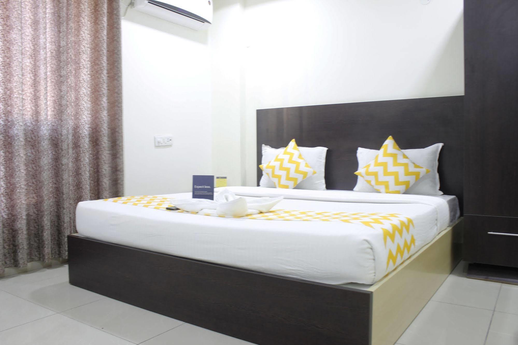 Hotel Oyo 17375 My Place Kondapur Hicc