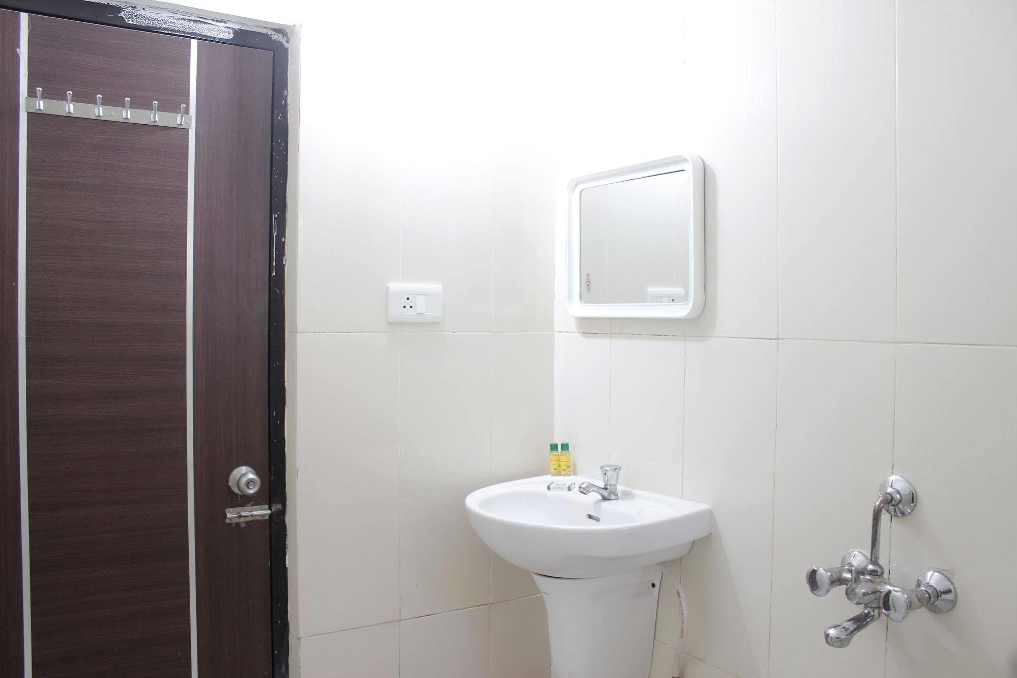 Hotel Oyo 17375 My Place Kondapur Hicc 3*
