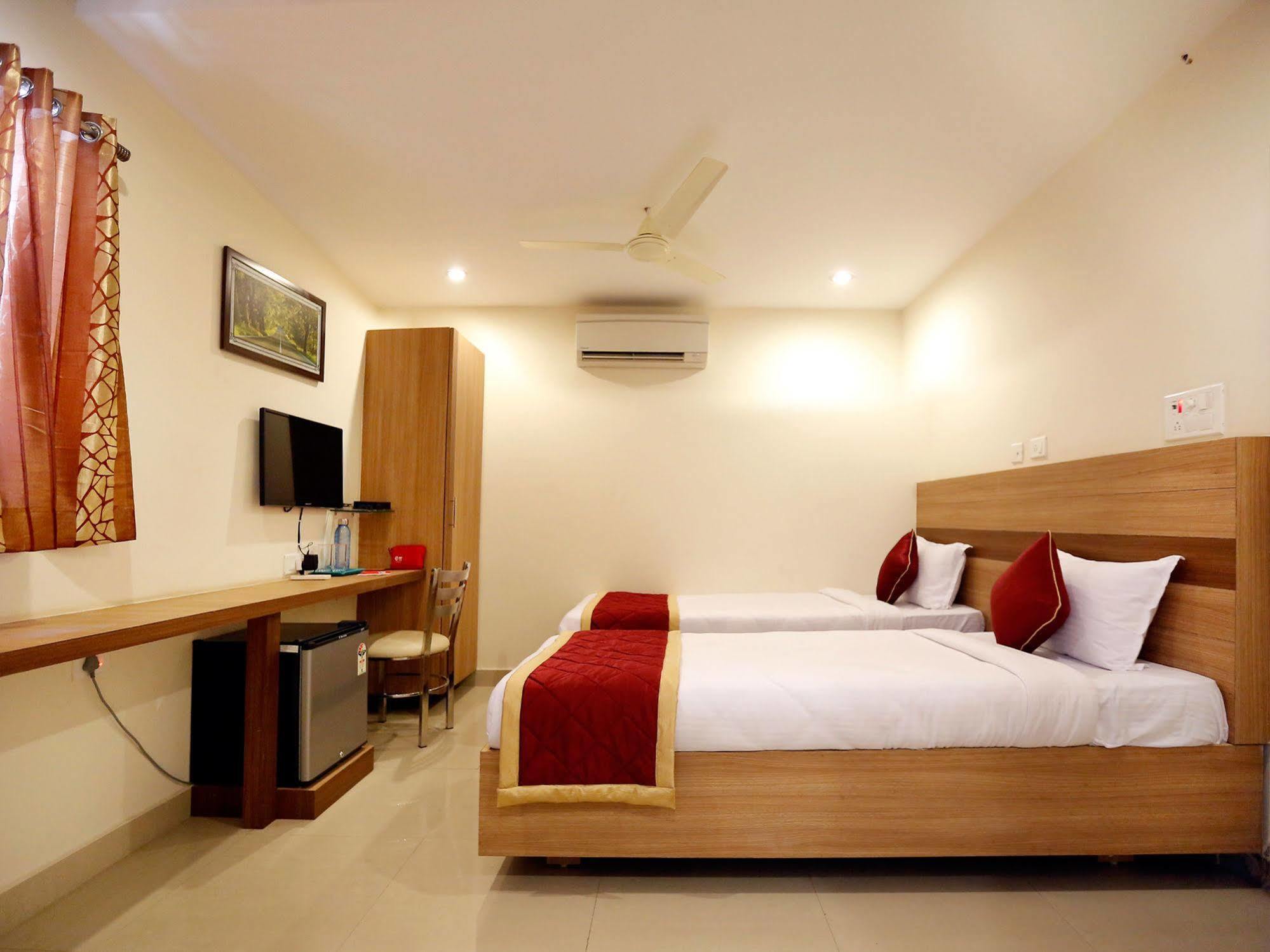 Oyo Gachibowli-miyapur Road Hotel Hyderabad