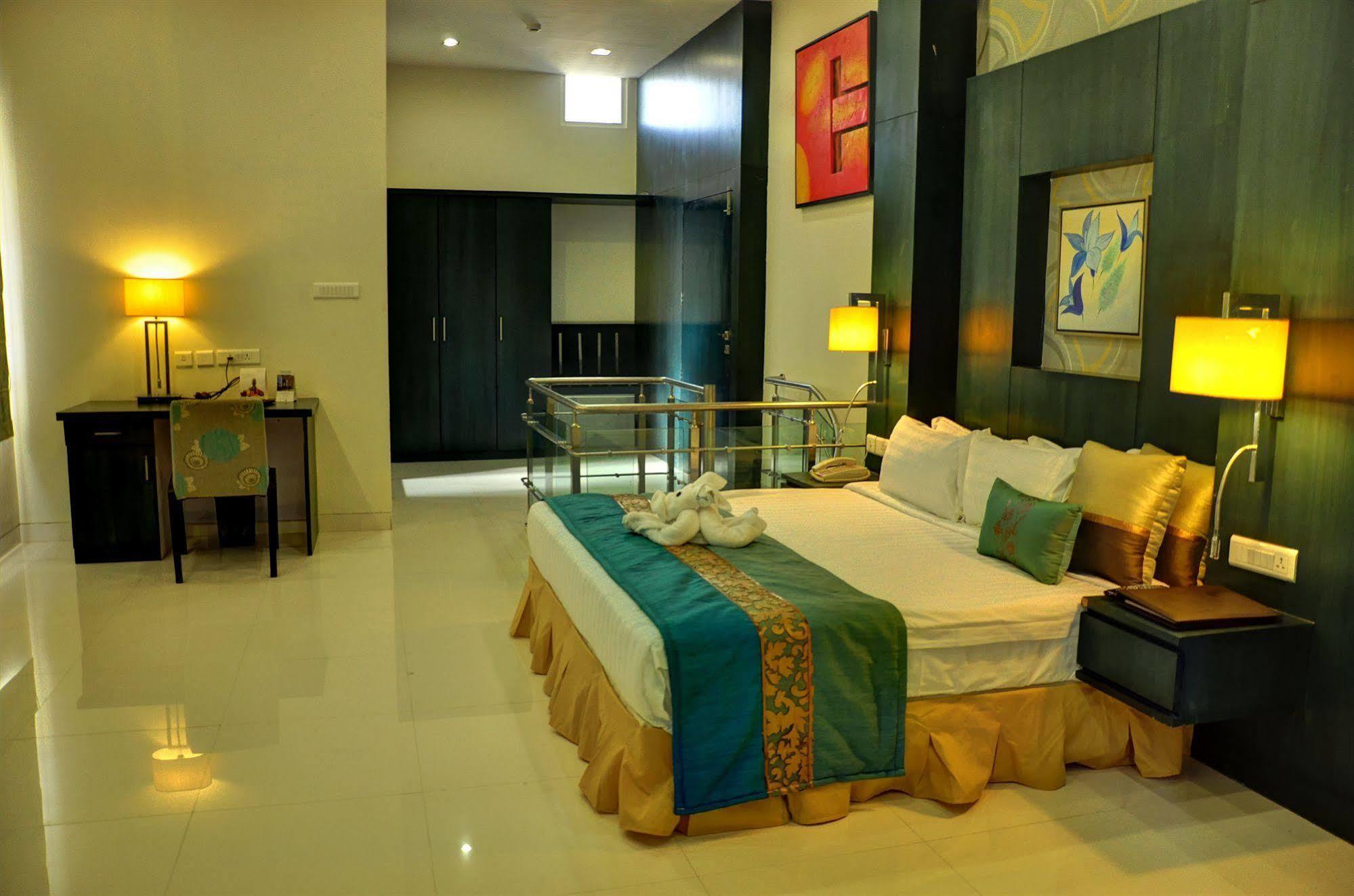Manasarovar - The Fern 4*