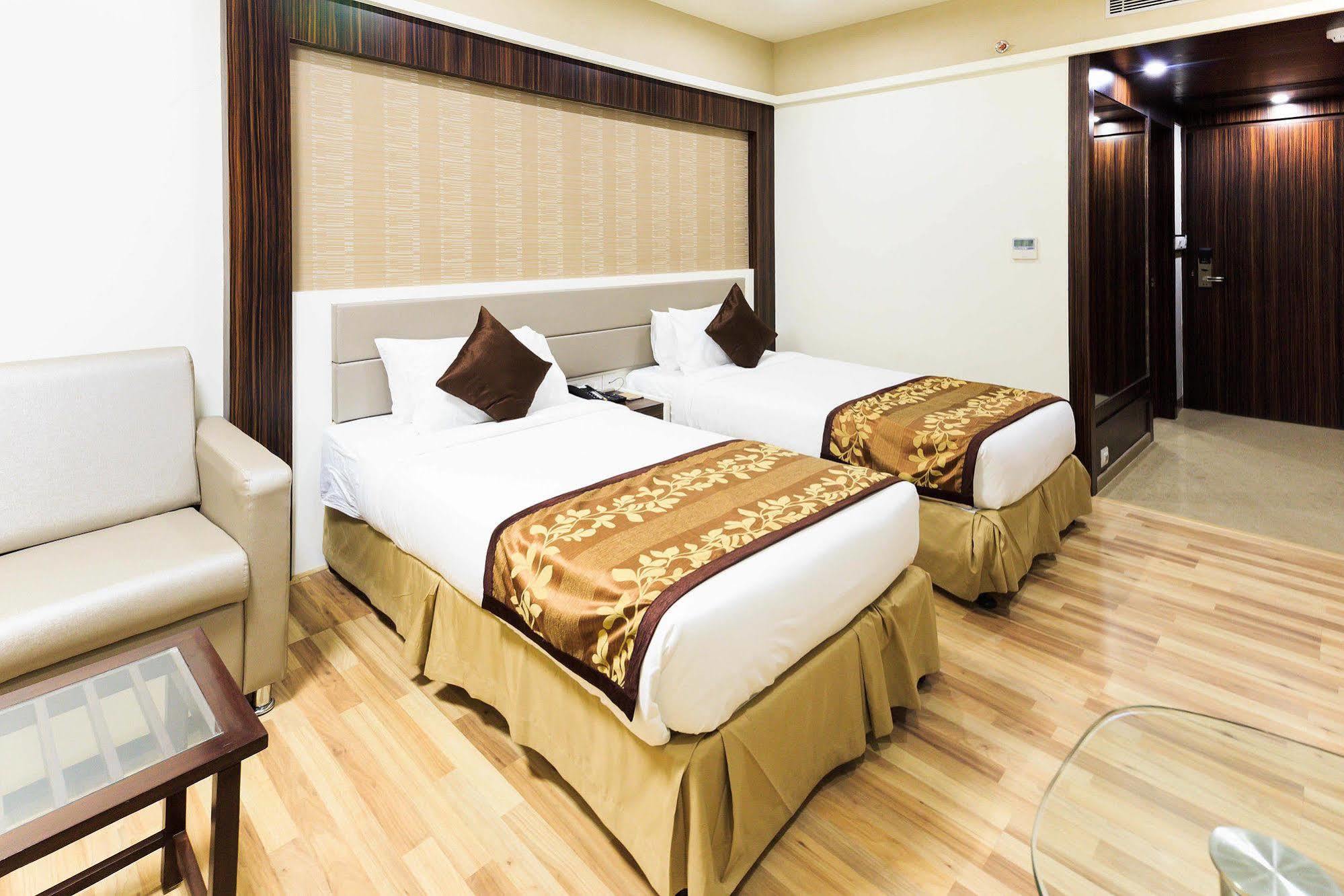 Zo Lakdi Ka Pul X Road Hotel Hyderabad
