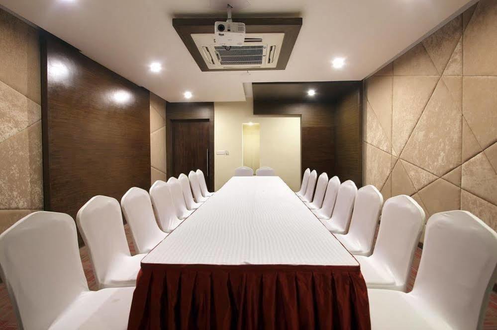 Hotel Ashoka Hitec