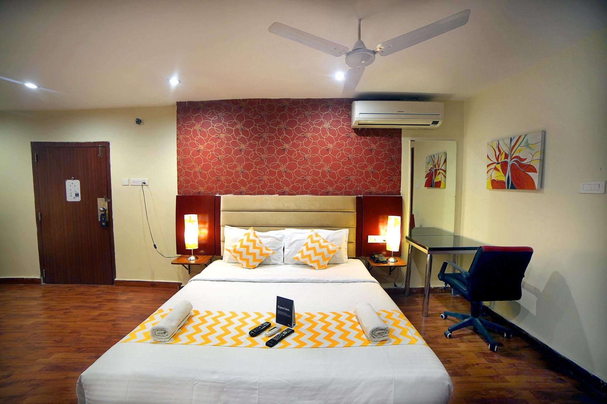 Vaccinated Staff - Capital O 18592 M Hotel