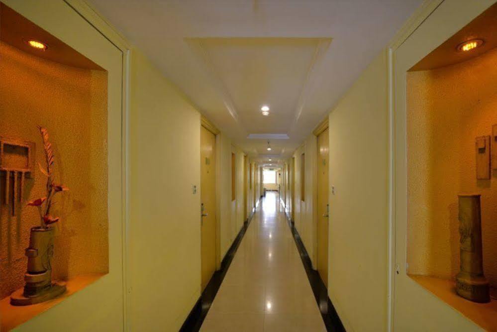 Oyo Premium Somajiguda