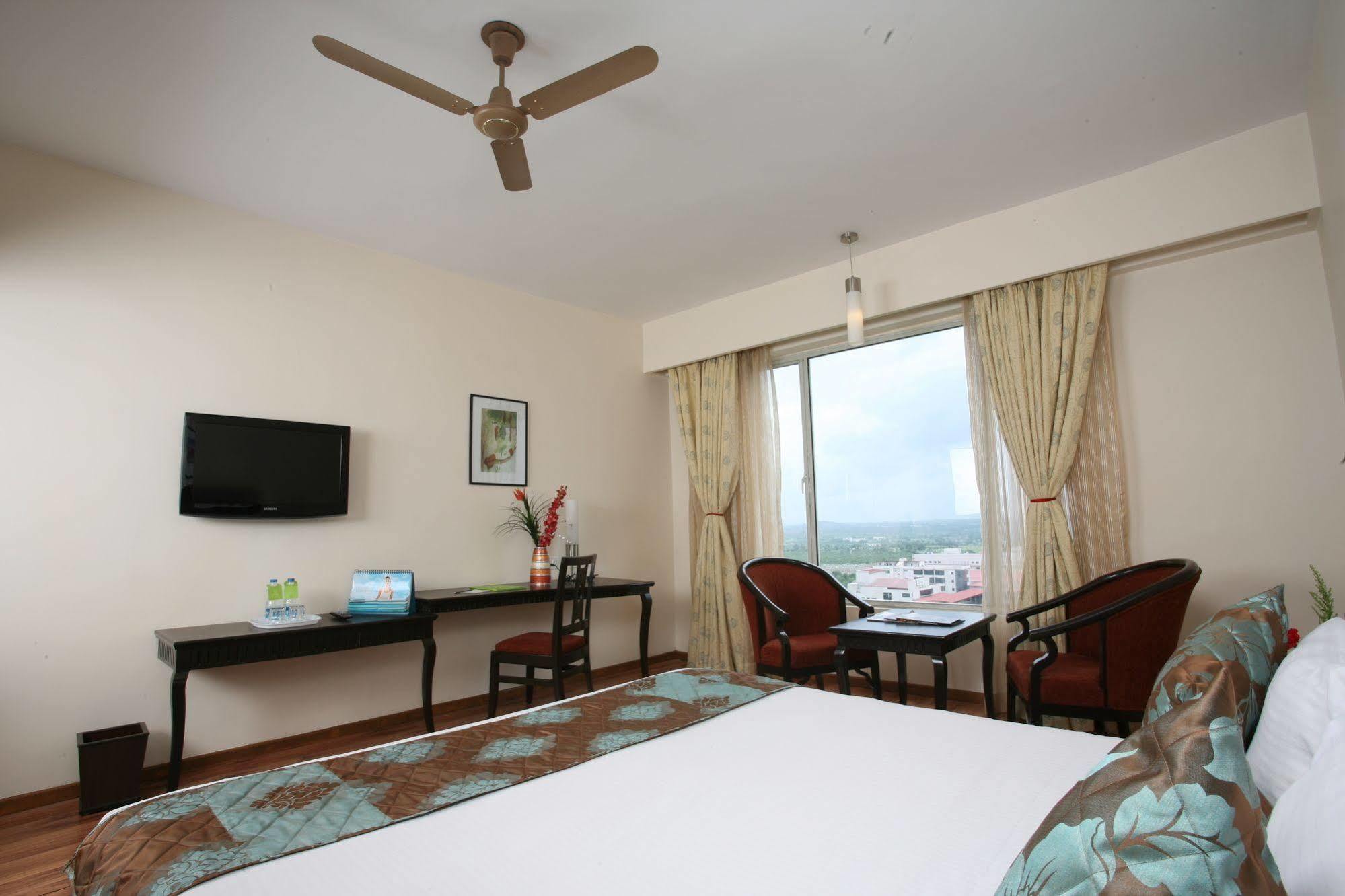 Oh Biz Premier At Leonia Hotel 3*