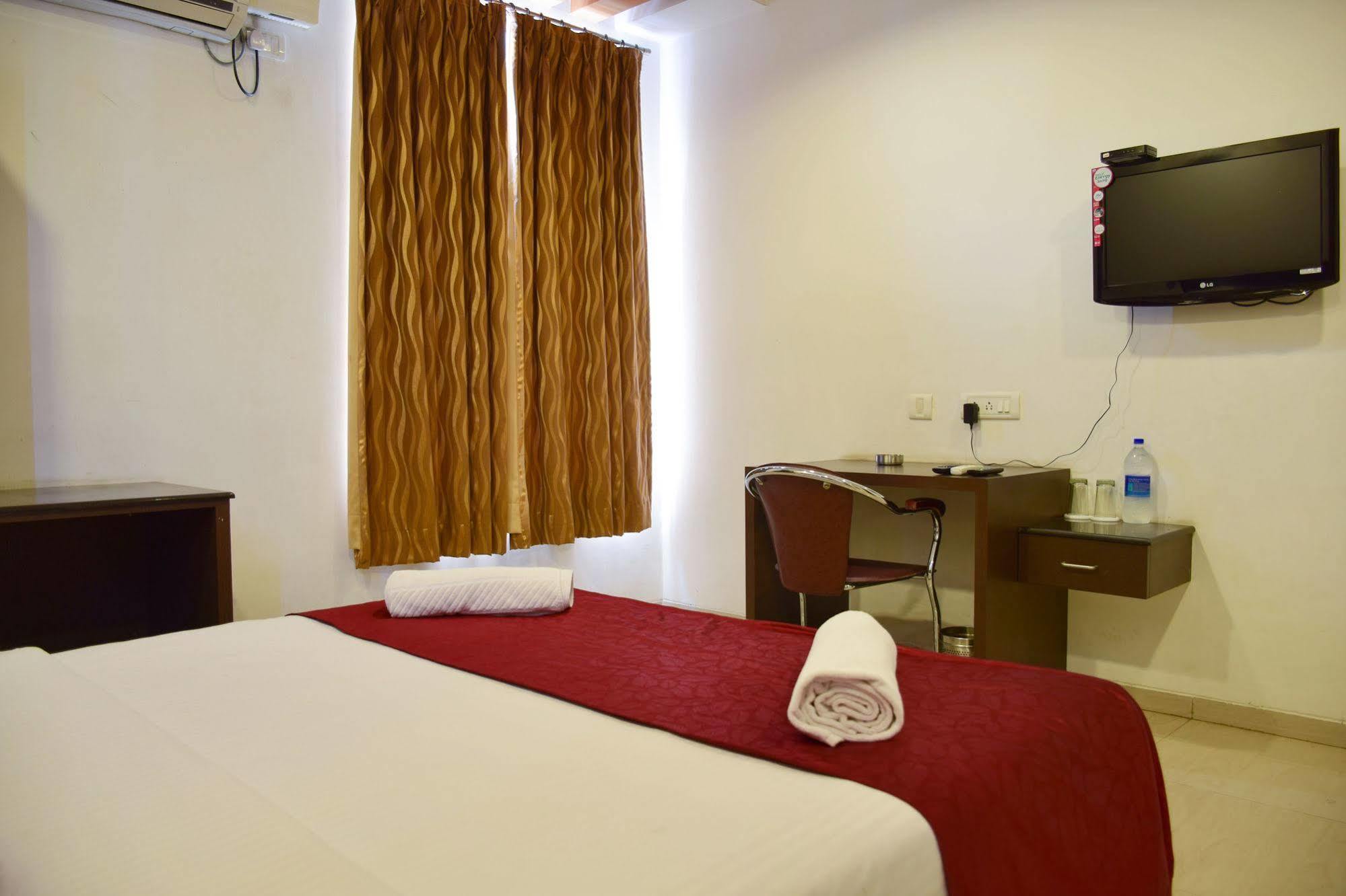 Zo Sr Nagar Hotel