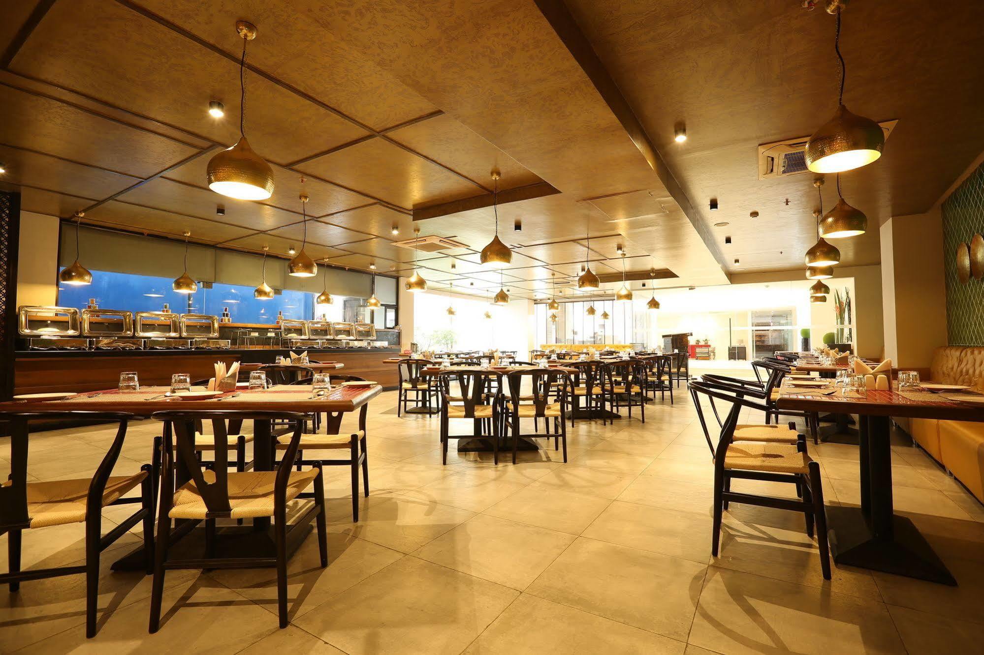 Deccan Serai, Hitec City, Hotel 3*