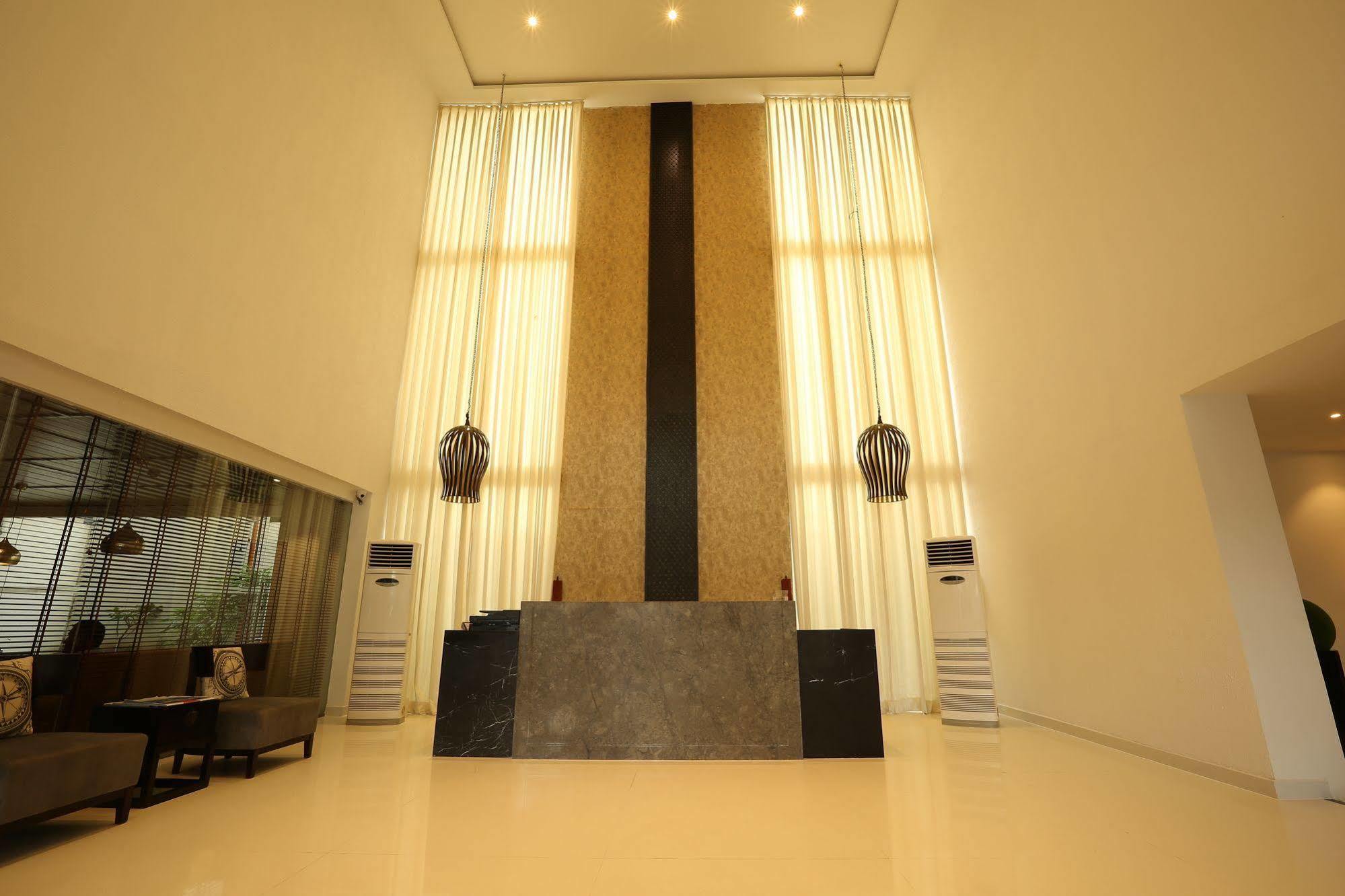 Deccan Serai, Hitec City, Hotel 3*