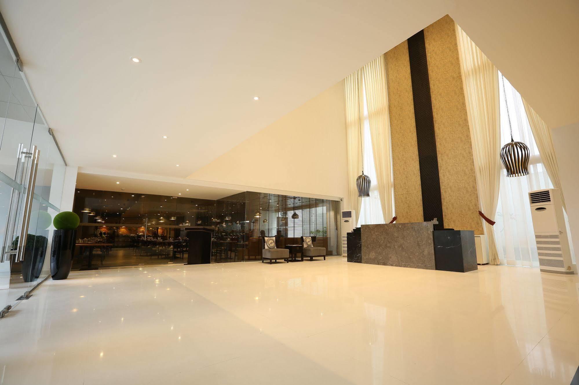 Deccan Serai, Hitec City, 3* Hyderabad