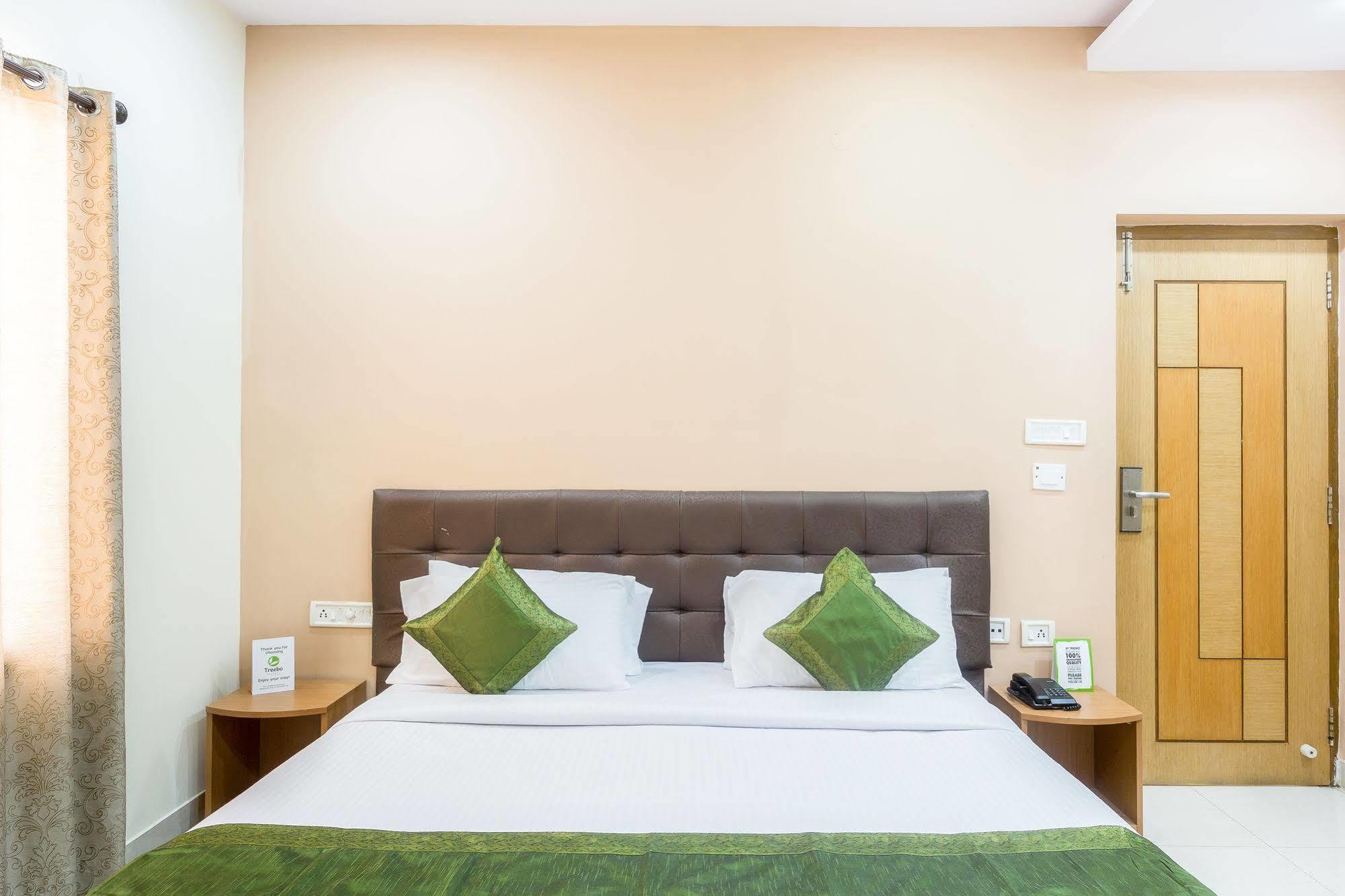 Hotel Treebo Pavan 2*