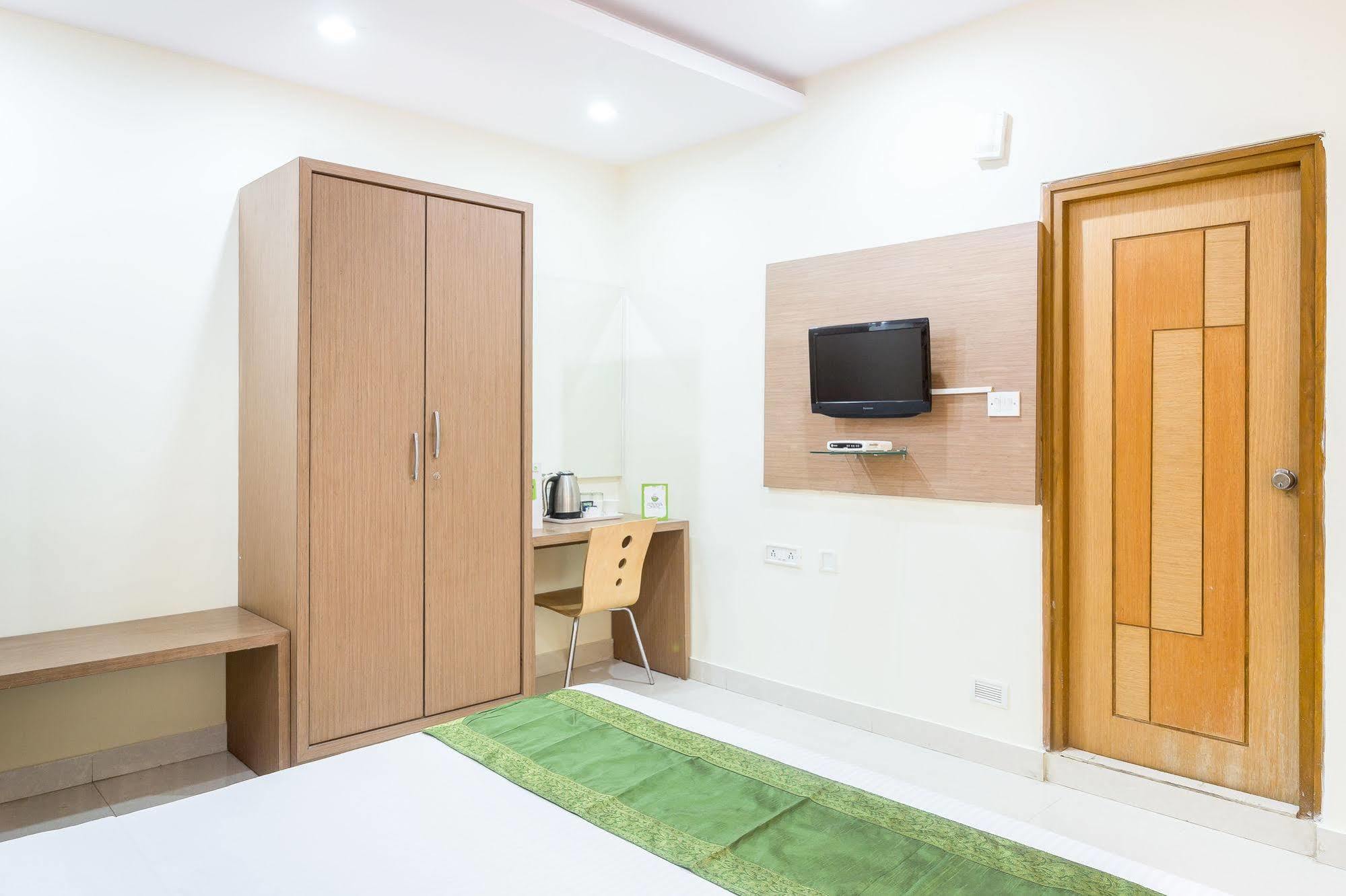 Hotel Treebo Pavan 2*