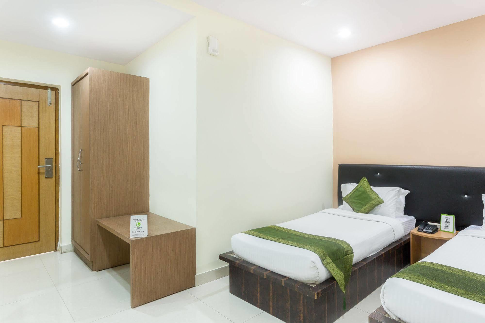 Hotel Treebo Pavan 2*