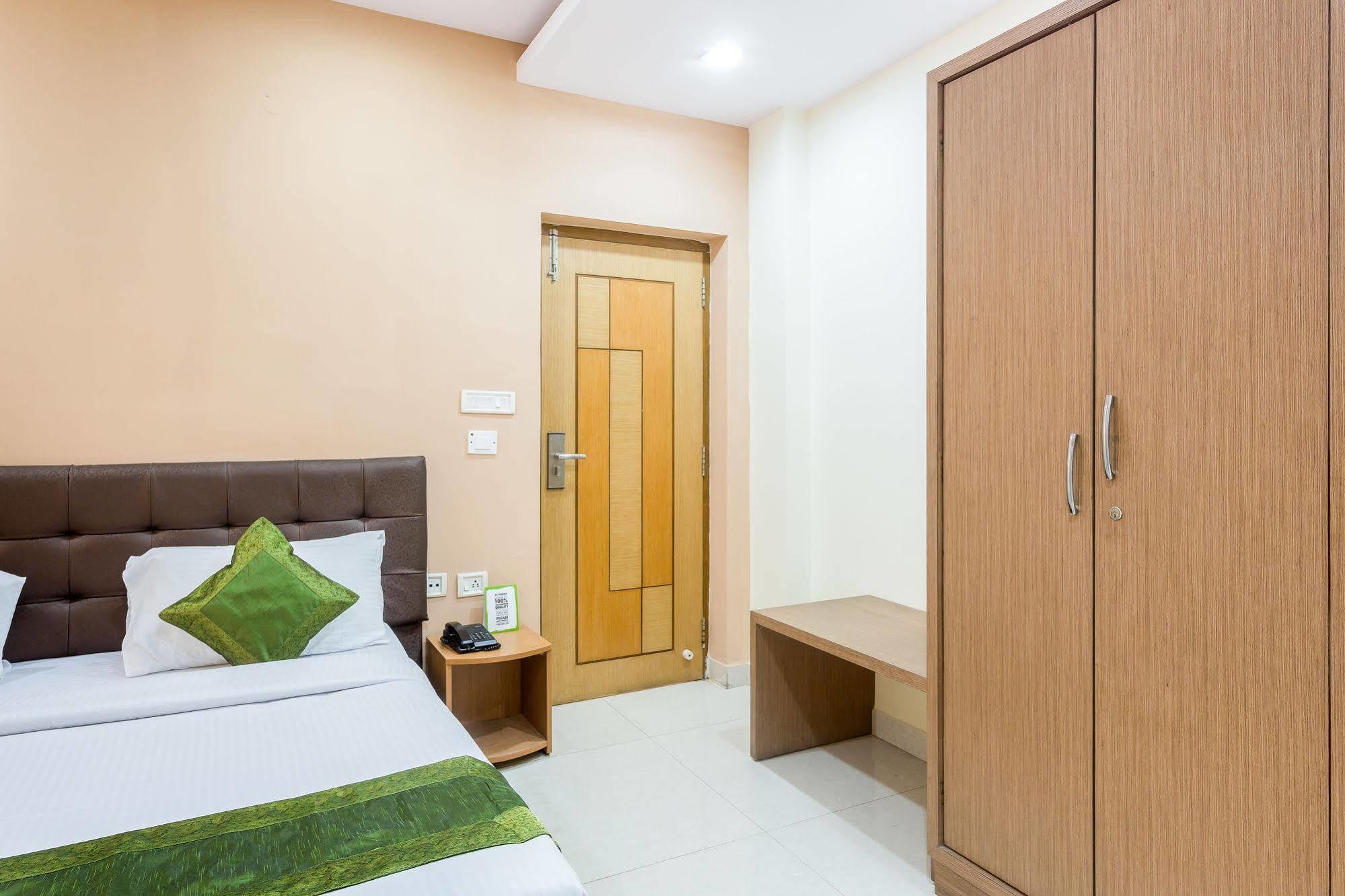 Hotel Treebo Pavan 2*