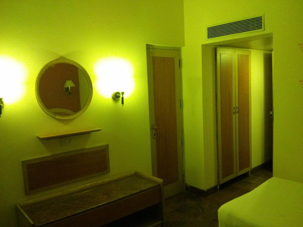 Hotel Kamat Lingapur