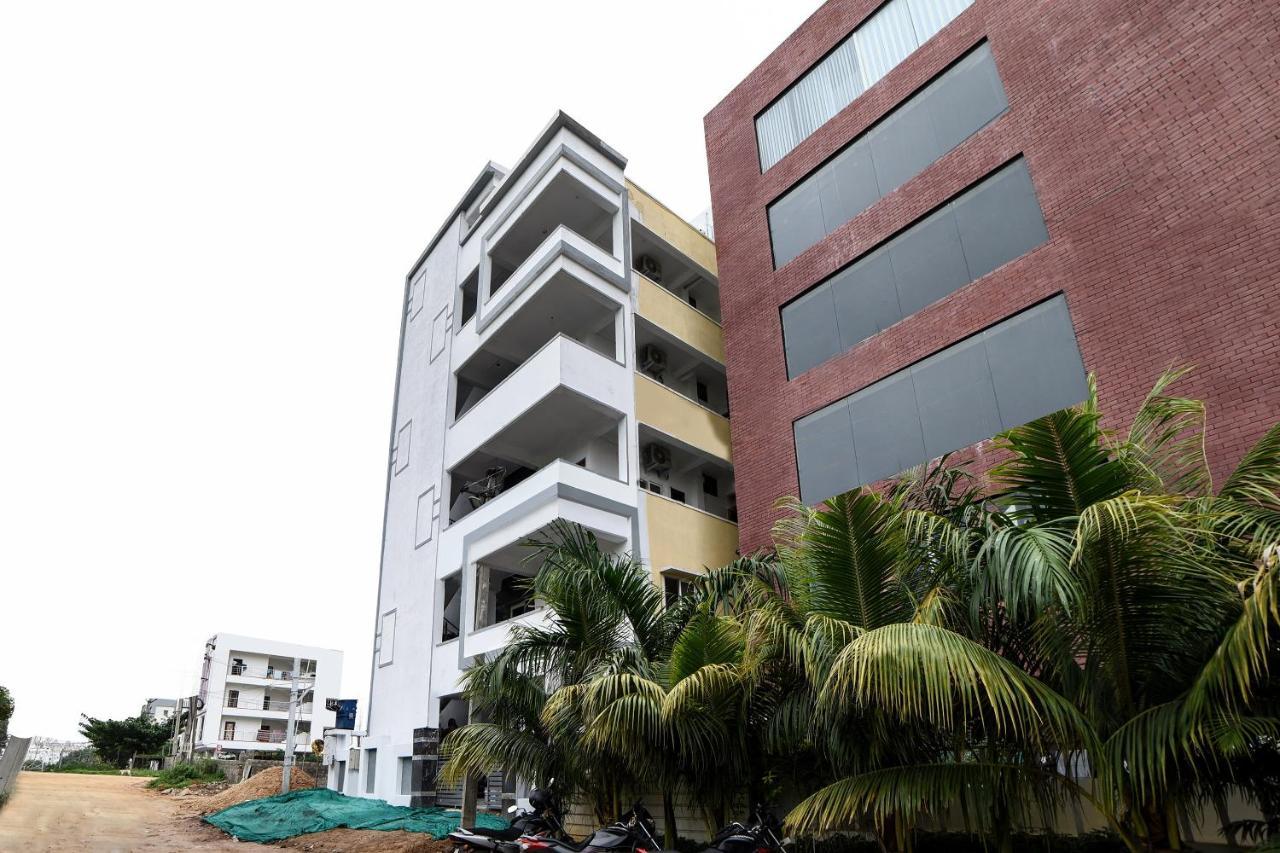 Hotel Oyo 16606 Iconic Living 3*