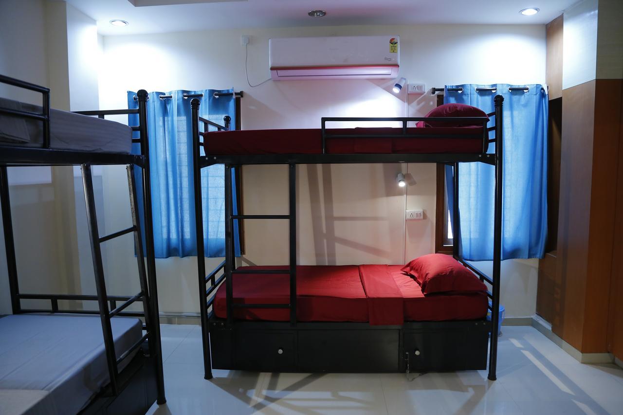 Nomads Nest Albergue *