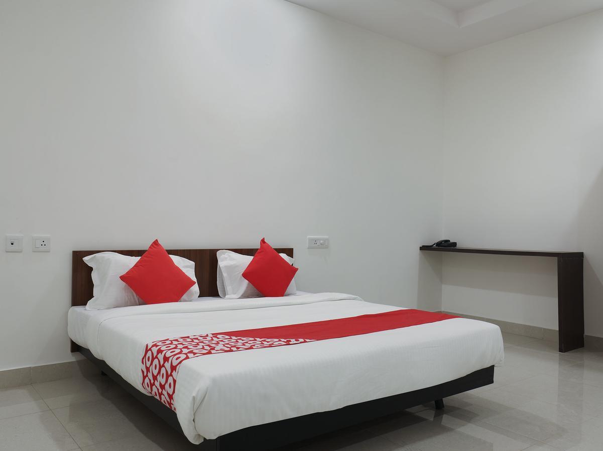 Hotel Oyo 28765 Stone 3*