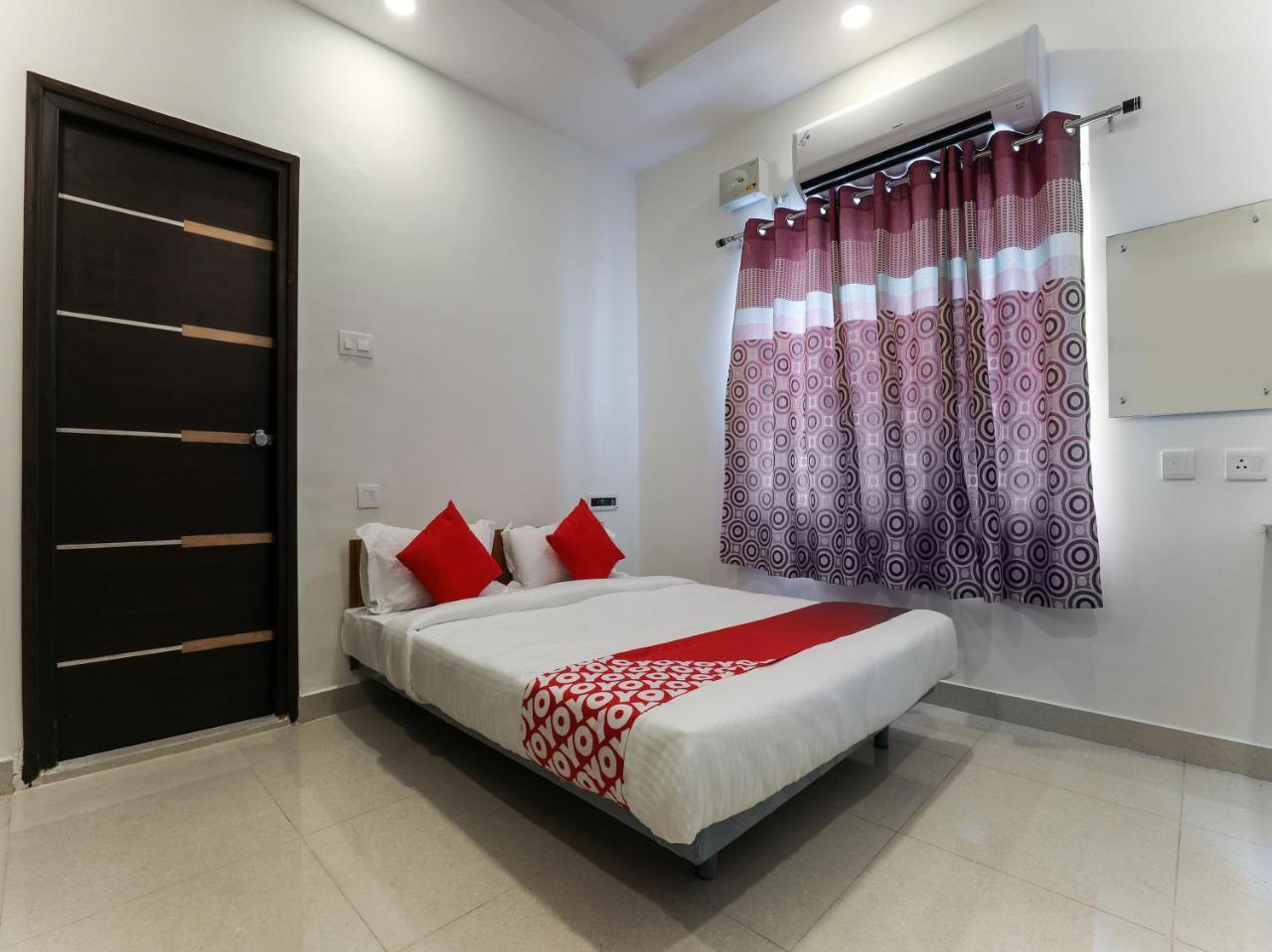 Oyo 28765 Stone 3* Hyderabad