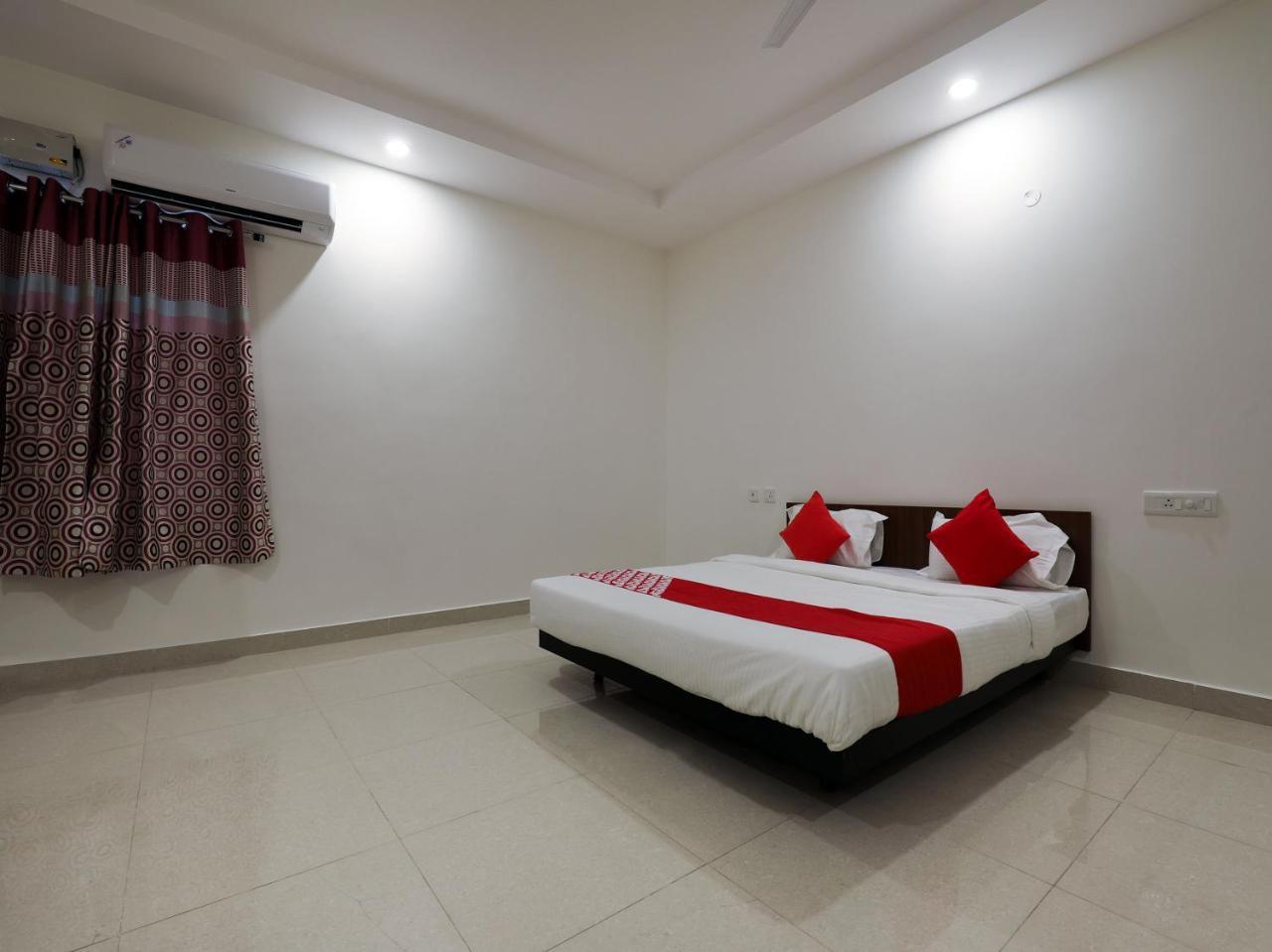 Hotel Oyo 28765 Stone 3*