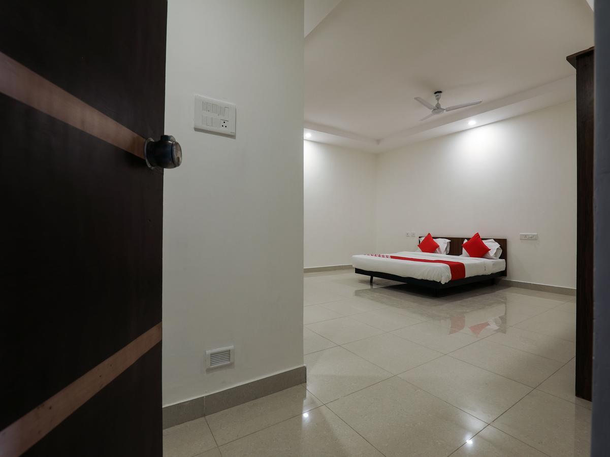 Oyo 28765 Stone 3* Hyderabad