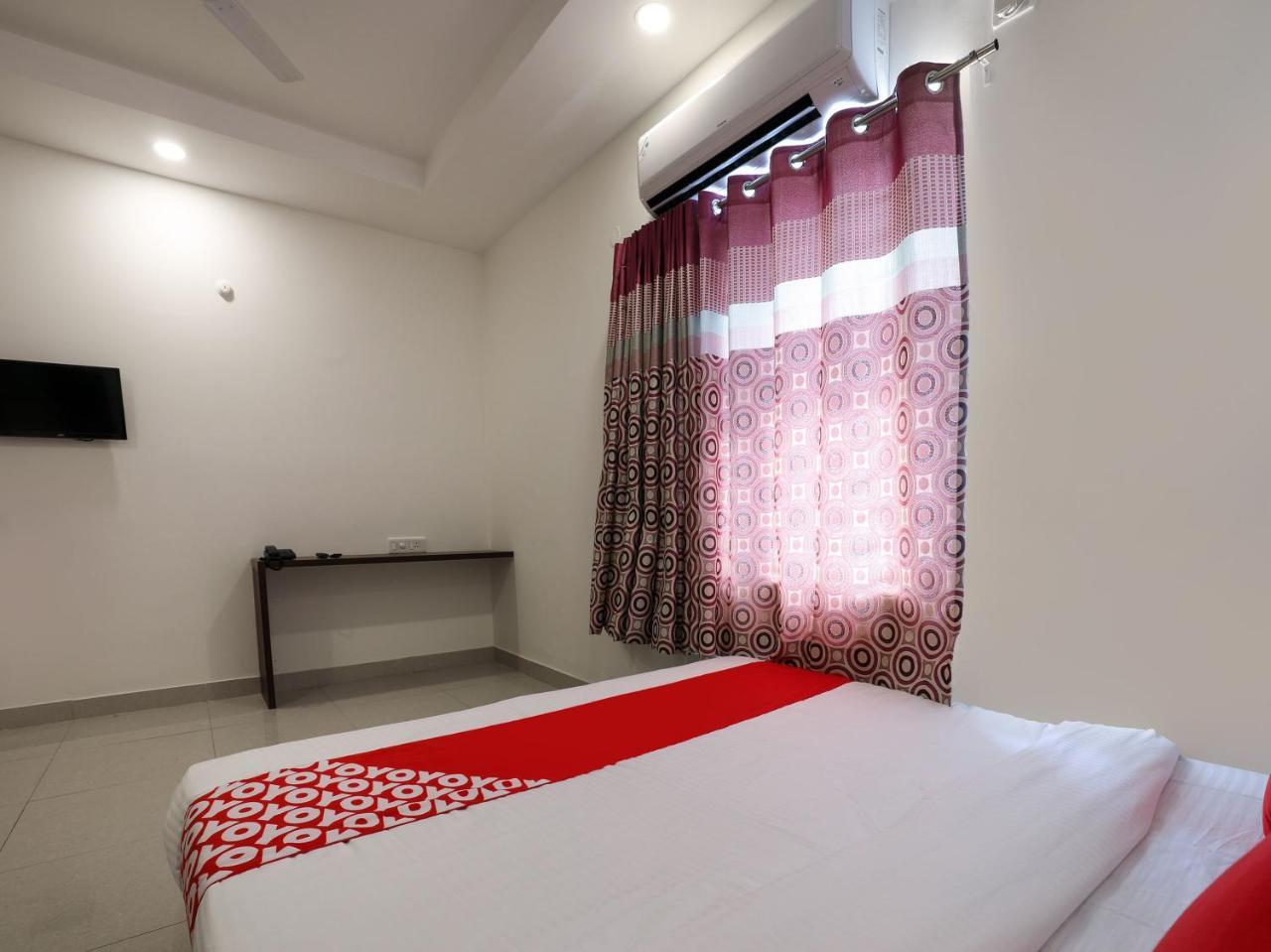 Oyo 28765 Stone 3* Hyderabad