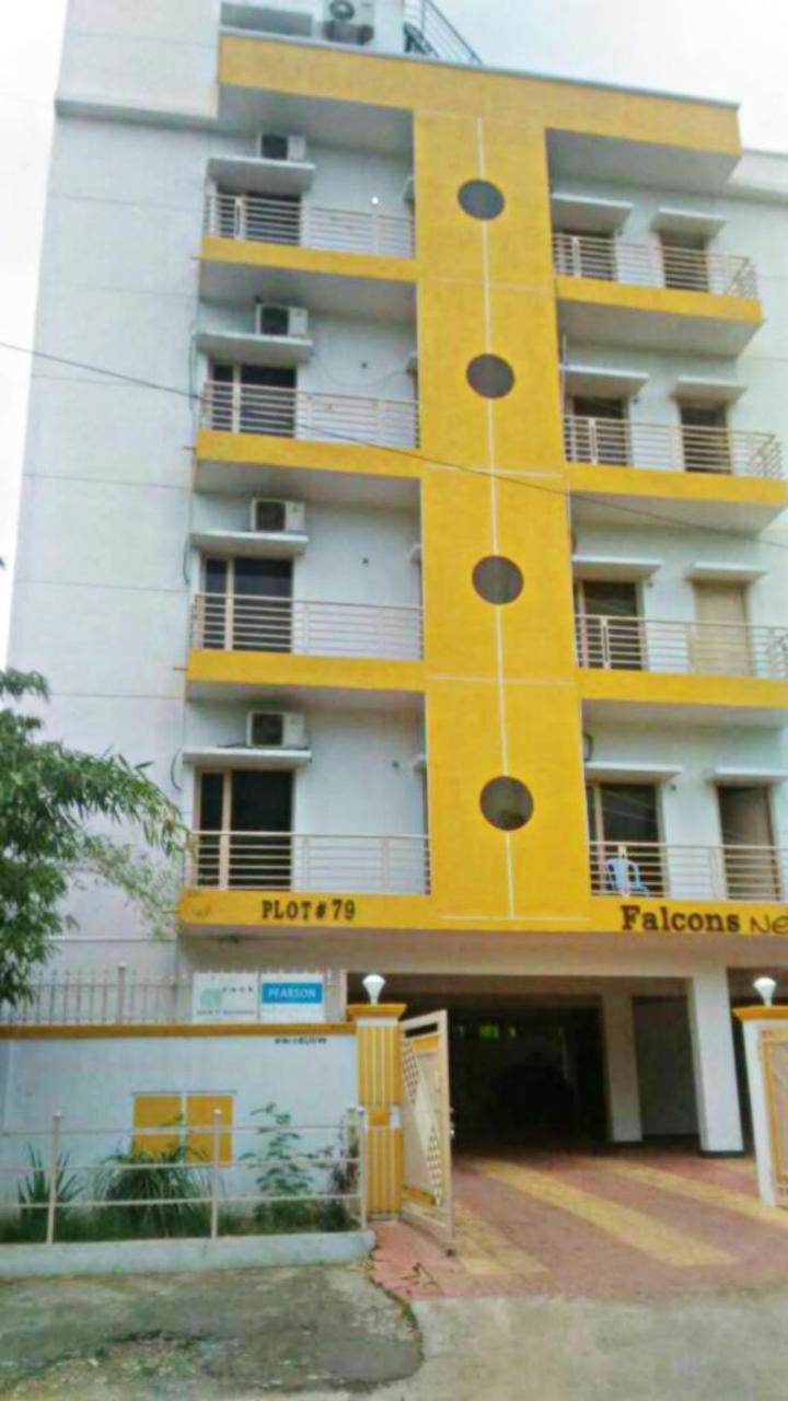 Apartment Falcons Nest Service