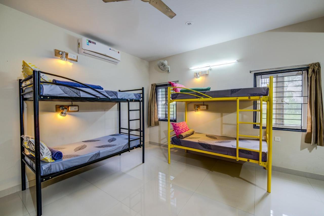 Hostel Beehive Commune *